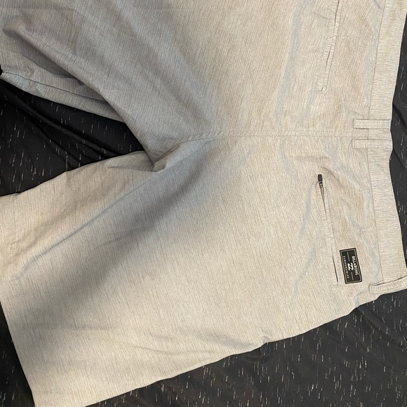 Free Shipping. Men’s Billabong shorts size 34 - Picture 3 of 3
